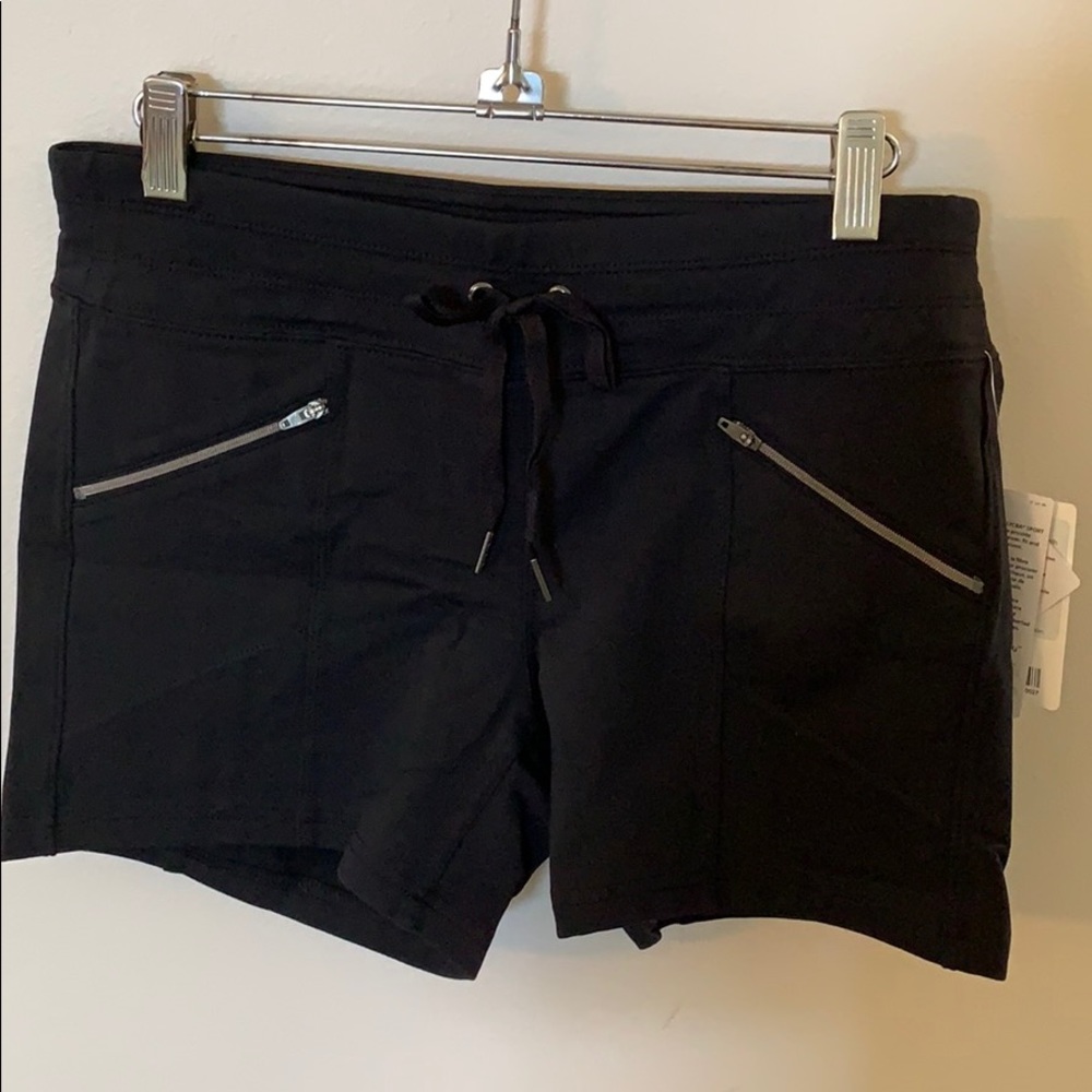Athleta Metro Slouch Shortie black small NWT